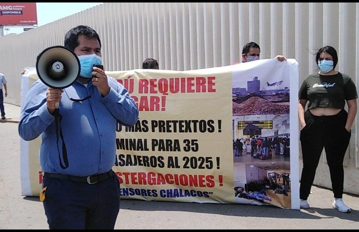 Pedro López dirigiendo su palabra en el Plantón.